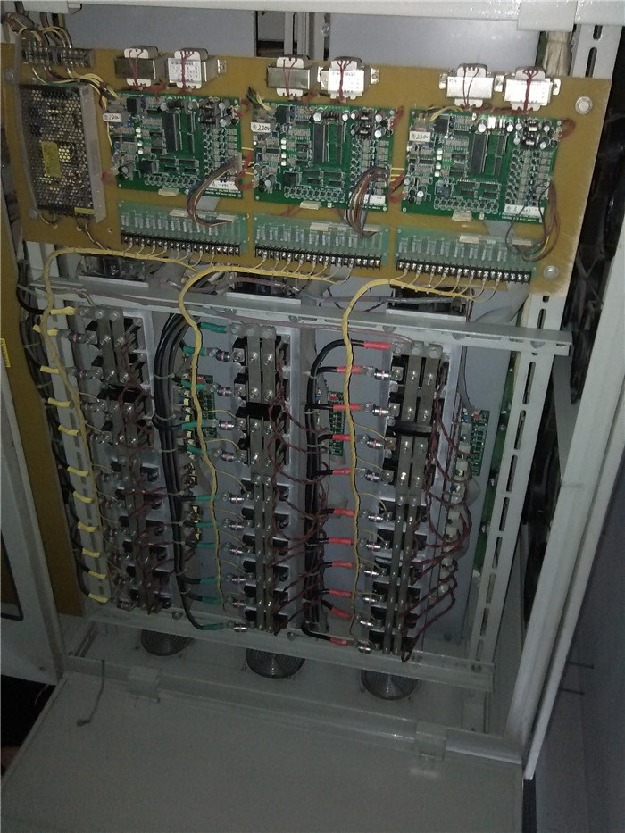 400KVA電子式穩壓器改造前